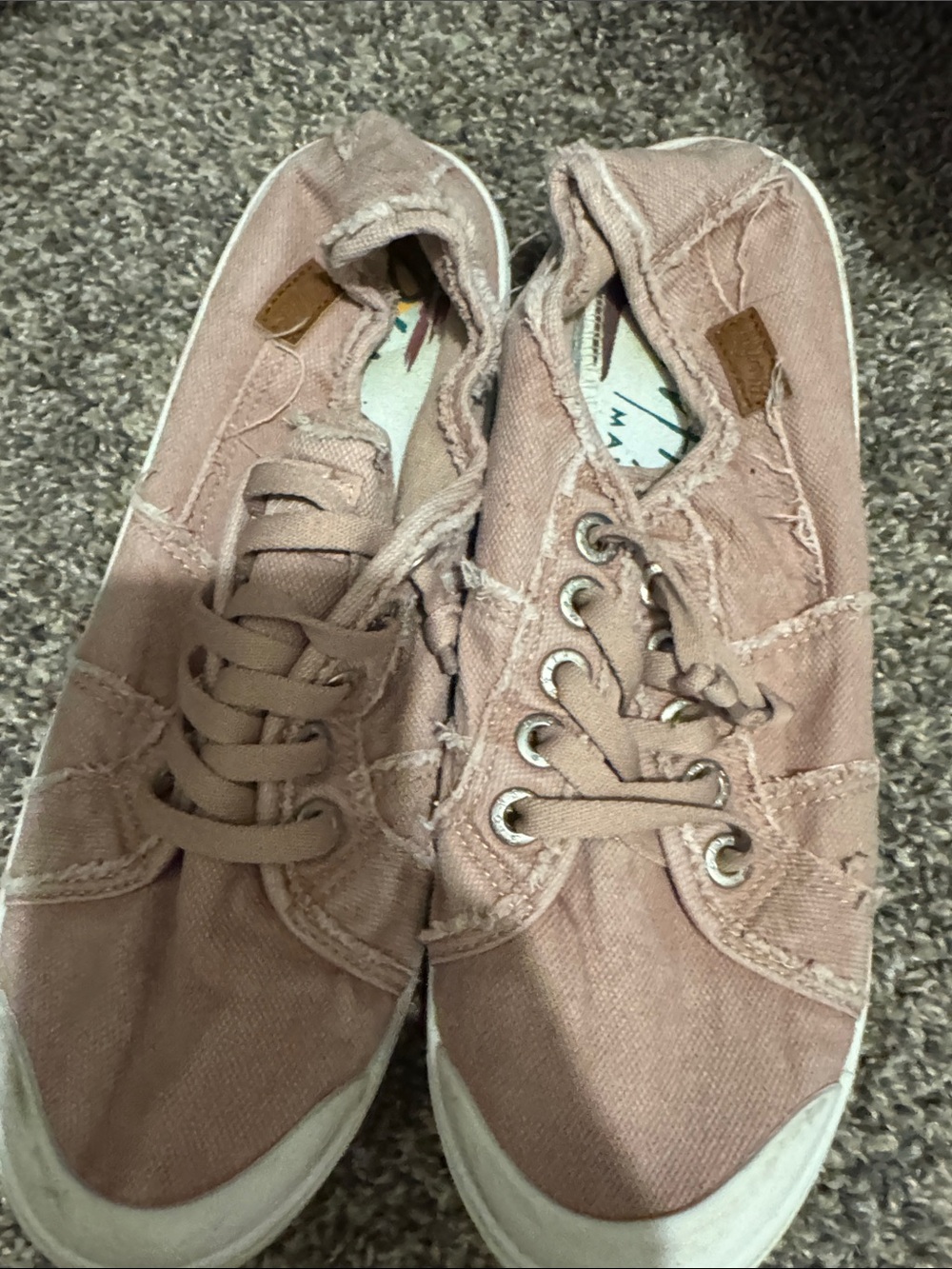Ladies Casual Canvas Lace-Up Sneakers in Blush Pink